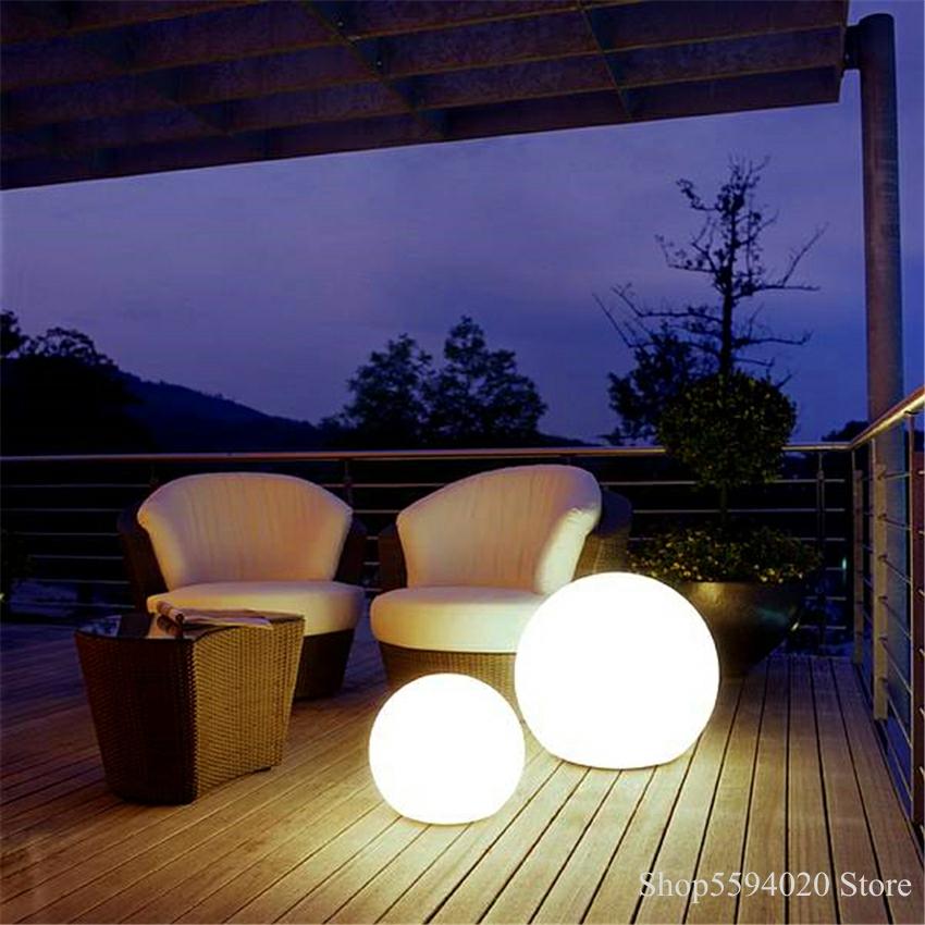 Floor Lamp Tripod - 모던한 LED 볼 플로어 램프, 집
