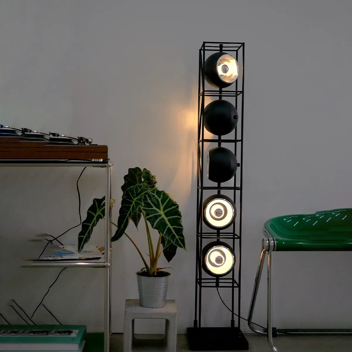 새로운 창의적인 바우하우스 LED 메탈 플로어 램프,  - Floor Lamp Tripod 리뷰 및 가격