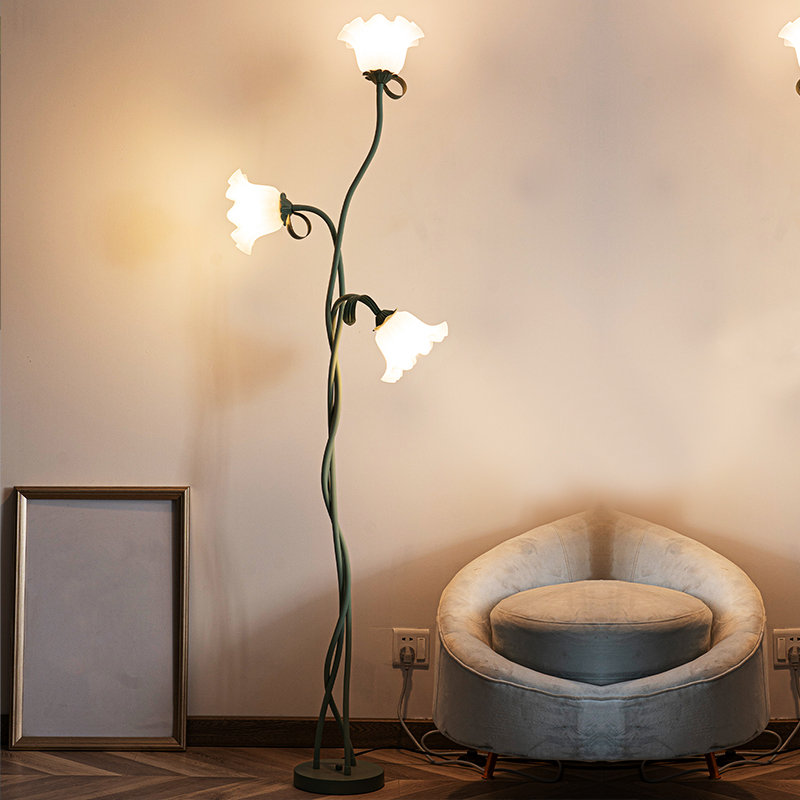 우아한 꽃 플로어 램프, E26 3 헤드 릴리 플로어  - Floor Lamp Tripod 리뷰 및 가격